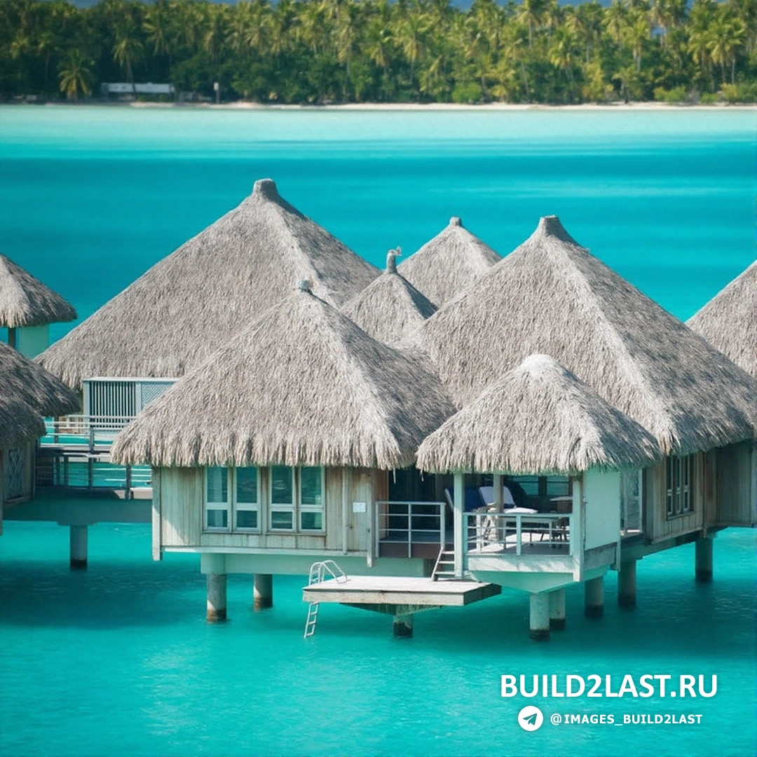 Бунгало с бассейном и травяной крышей на побережье Мальдив