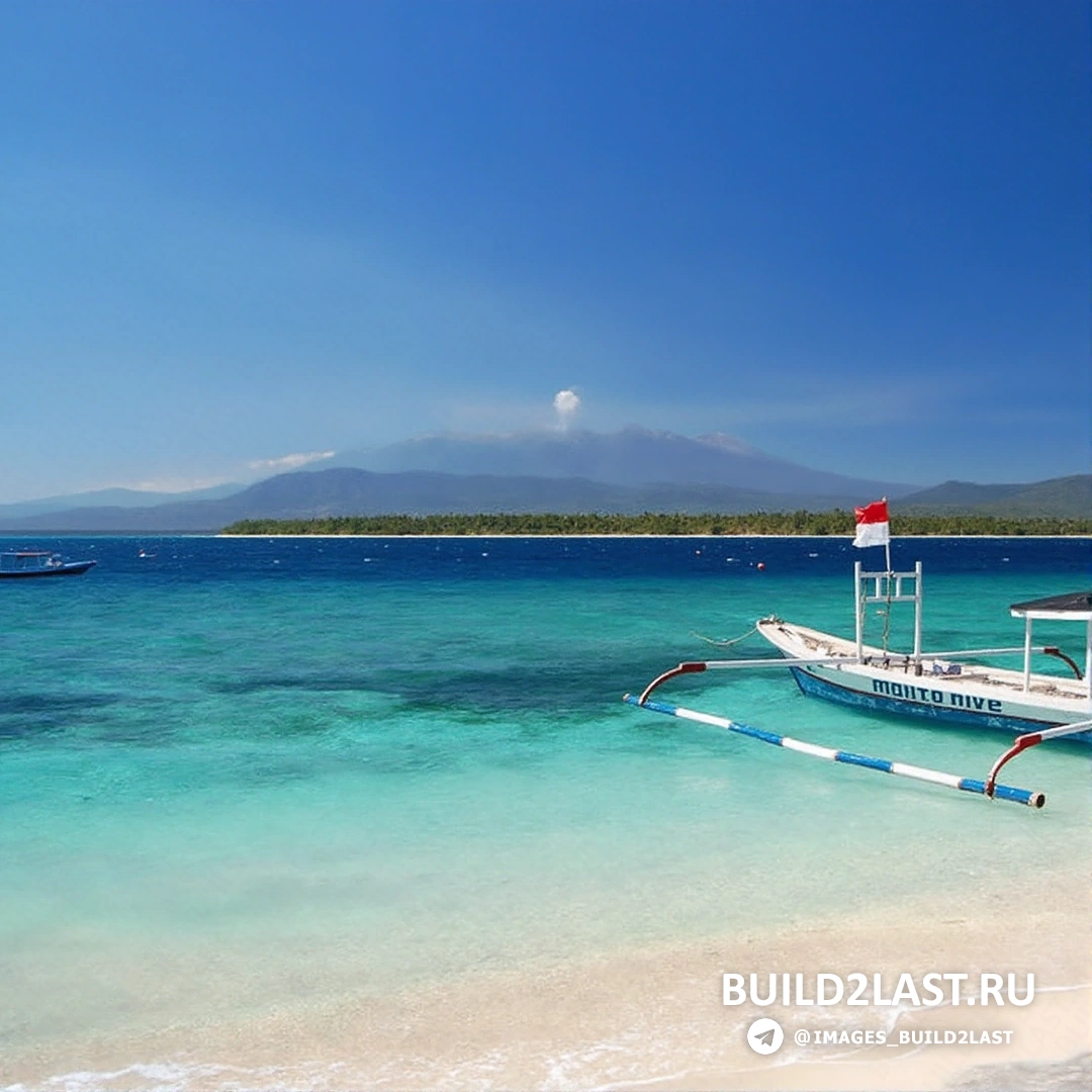 Горы на острове Ломбок, Индонезия, с красивым видом на побережье и пляжи.