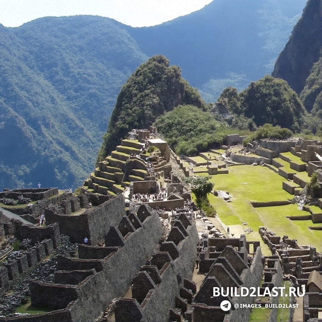 Мачу-Пикчу в Перу, горы и руины древнего города.