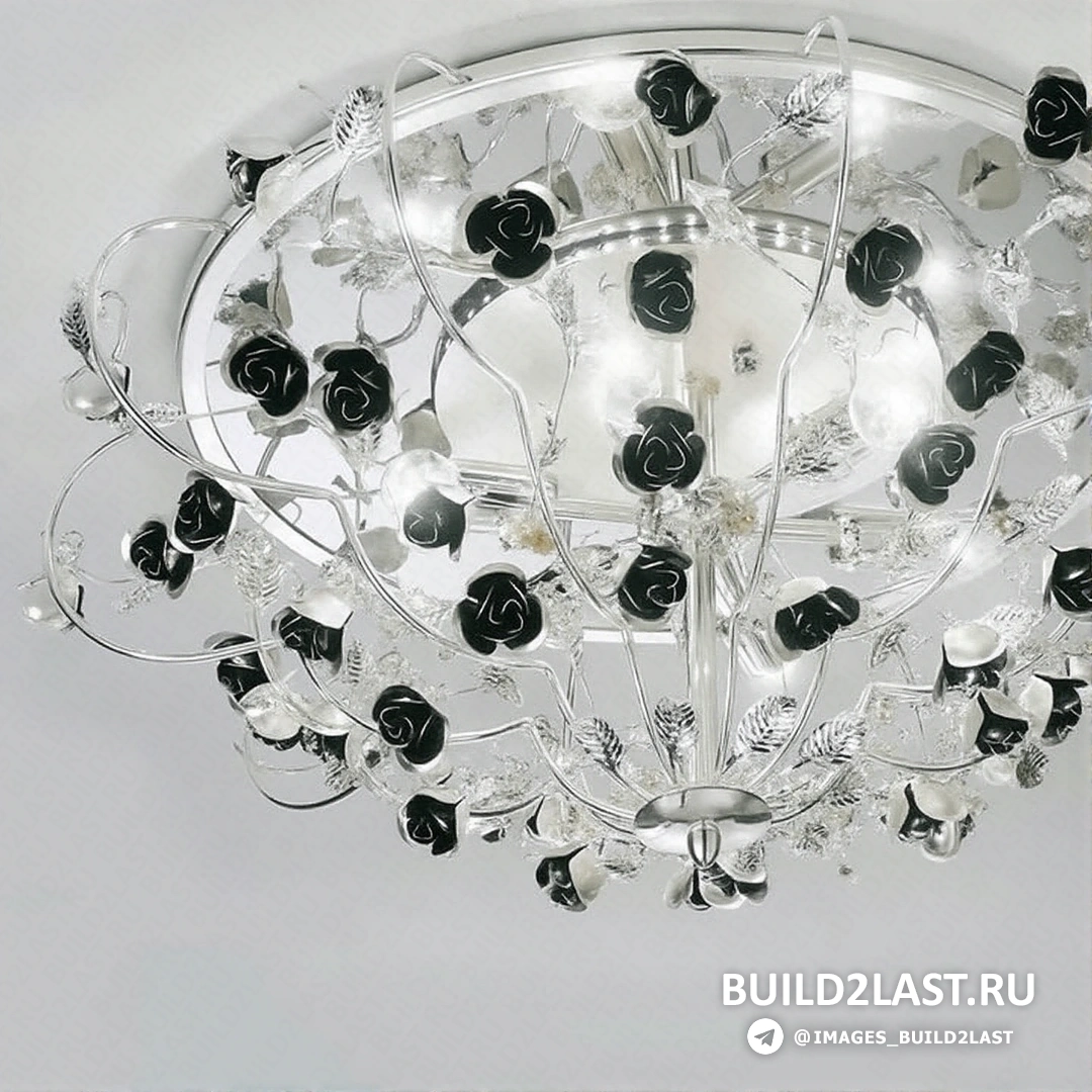 Розовая и белая дизайнерская люстра с флористическими мотивами